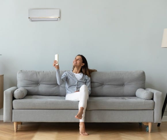 SEO PAGINA - vrouw op bank met airco